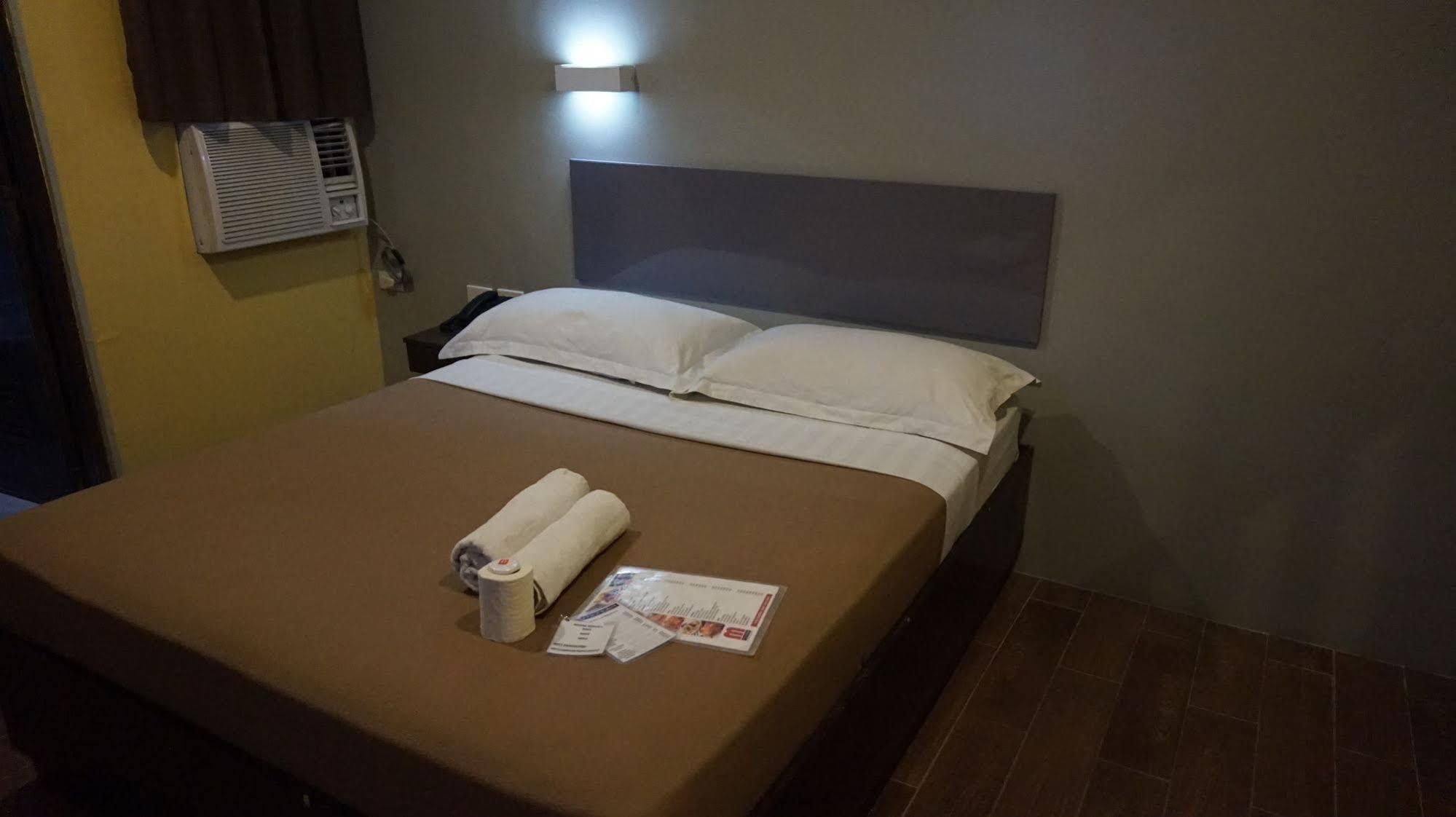 OYO 637 Fox Hotel  Quezon City Exterior foto